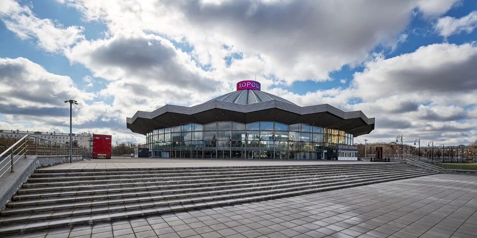 Воздушная гимнастика под куполом